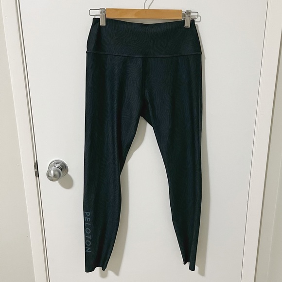 Peloton Cadent High-Rise Reversible Zebra Print Legging Black/Blue size Medium - Picture 11 of 16